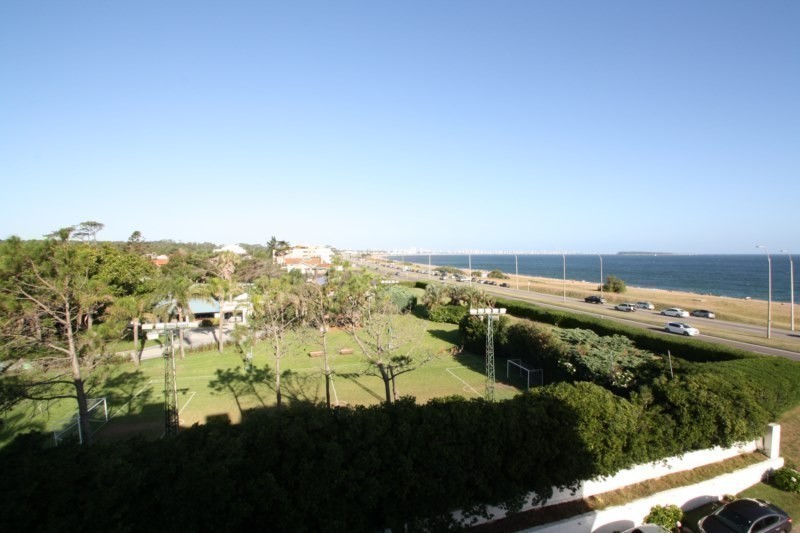 Pent house en venta sobre Playa Mansa con magníficas vistas !!